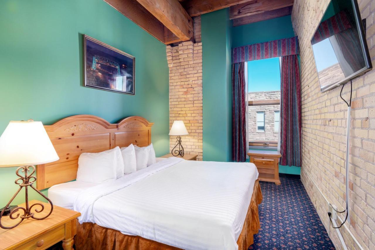 The Suites Hotel At Waterfront Plaza Duluth Exterior photo
