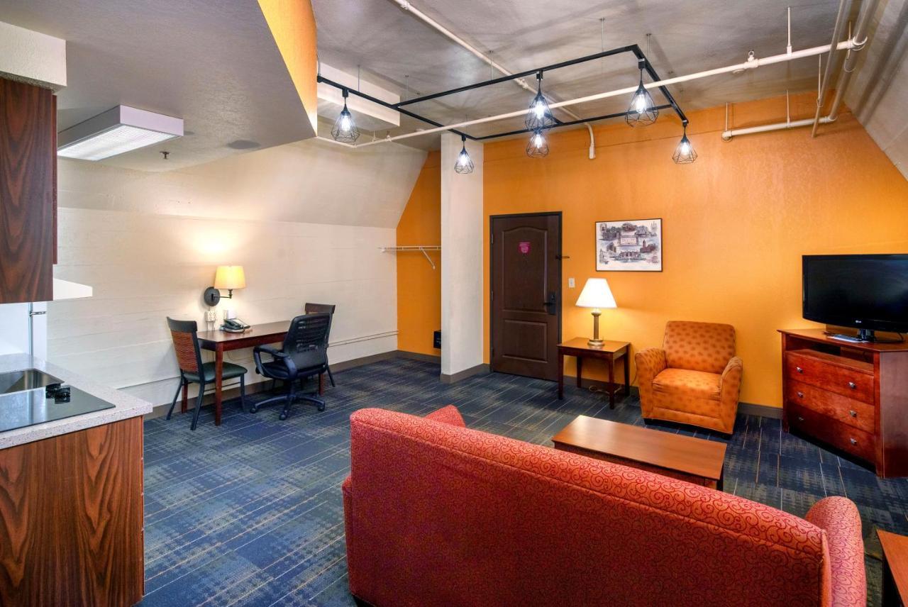 The Suites Hotel At Waterfront Plaza Duluth Exterior photo