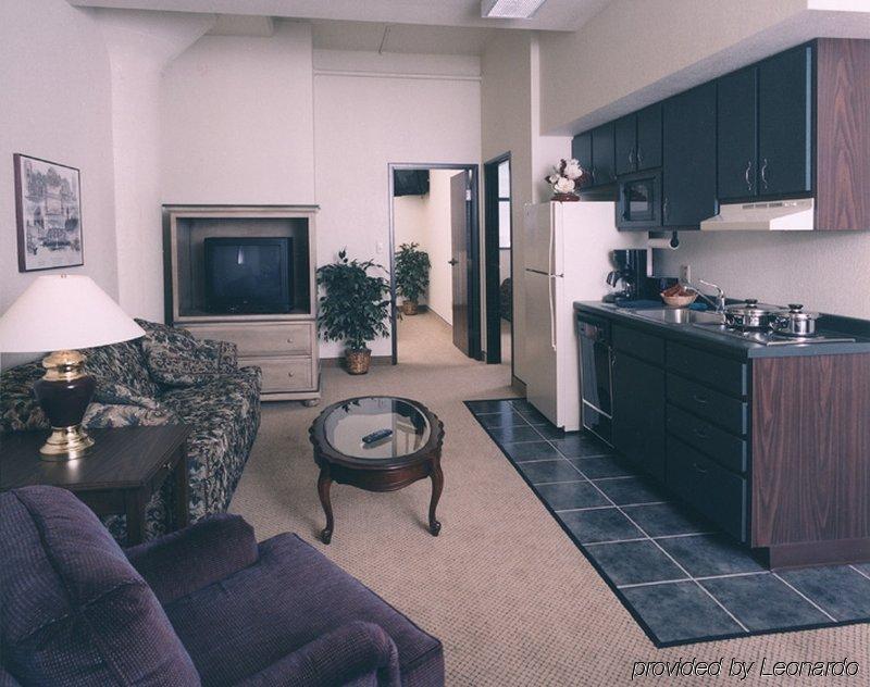 The Suites Hotel At Waterfront Plaza Duluth Room photo
