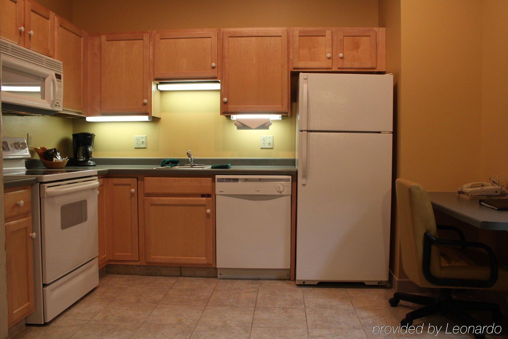 The Suites Hotel At Waterfront Plaza Duluth Room photo