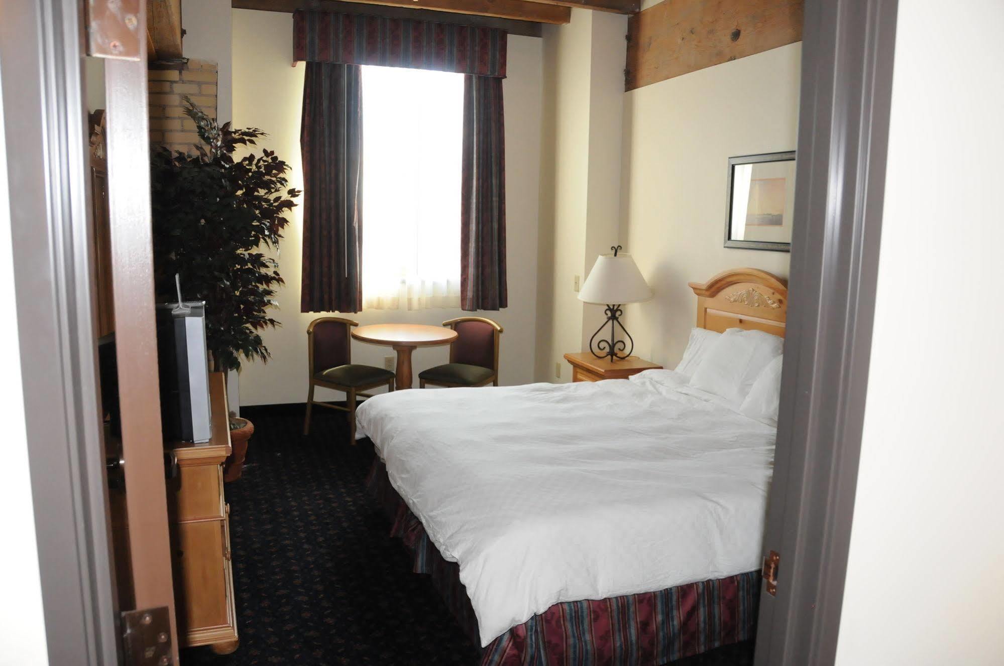 The Suites Hotel At Waterfront Plaza Duluth Exterior photo
