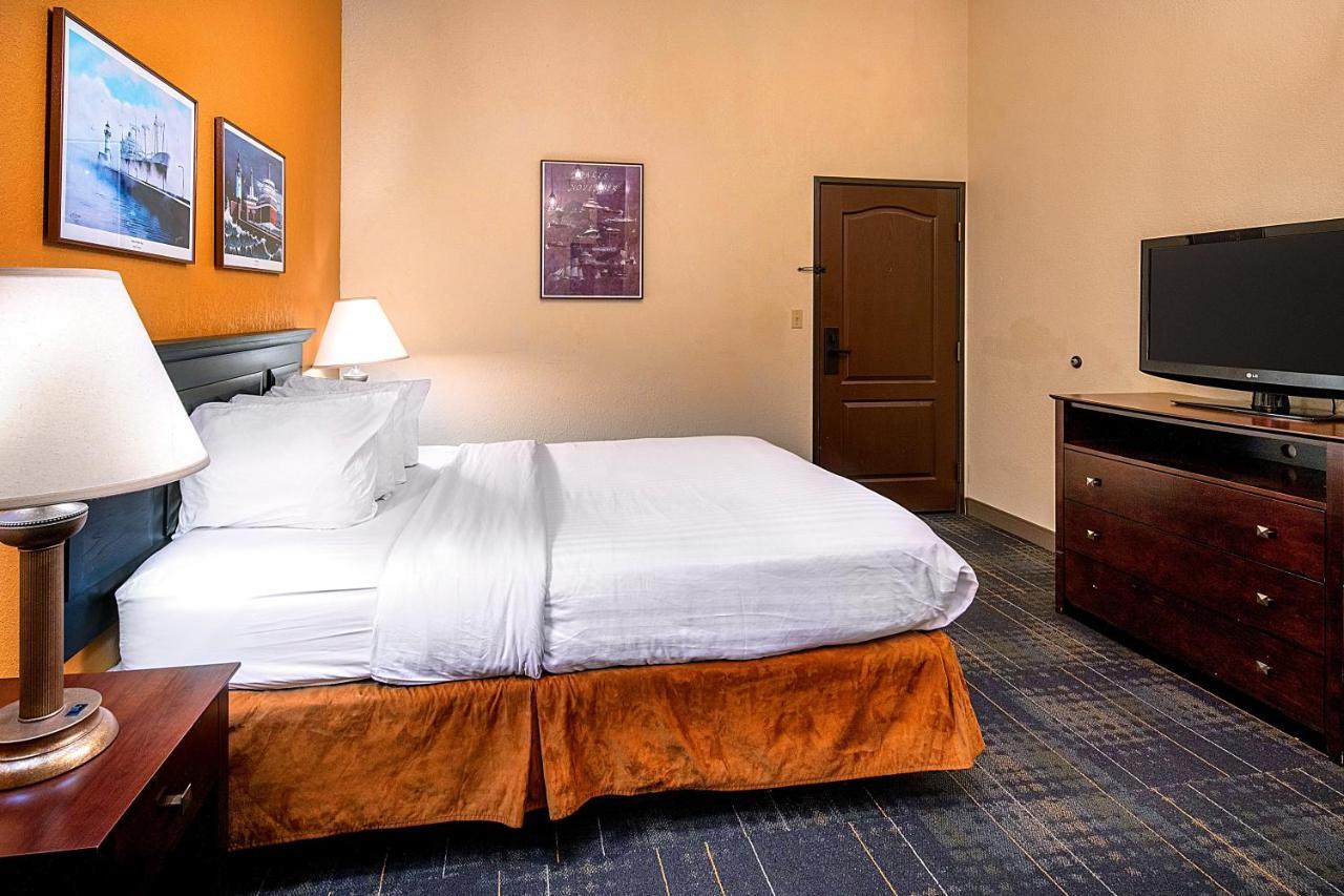 The Suites Hotel At Waterfront Plaza Duluth Exterior photo