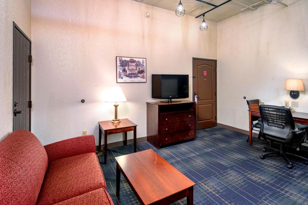 The Suites Hotel At Waterfront Plaza Duluth Exterior photo