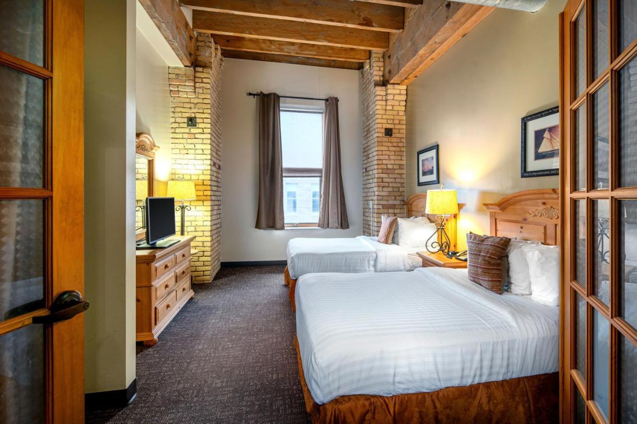 The Suites Hotel At Waterfront Plaza Duluth Exterior photo