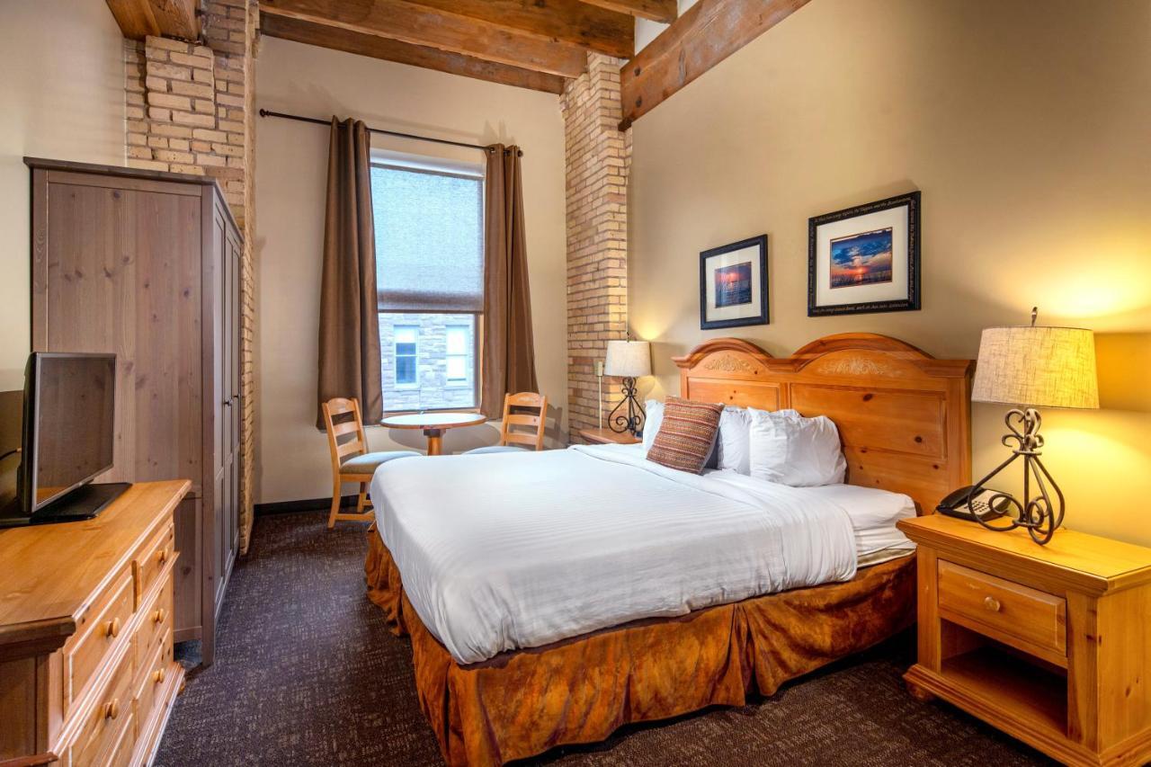 The Suites Hotel At Waterfront Plaza Duluth Exterior photo