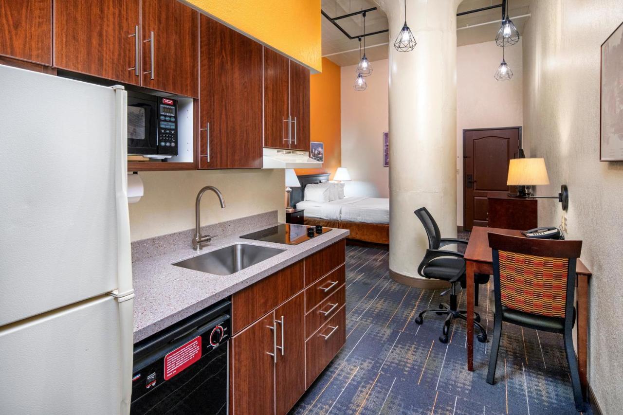 The Suites Hotel At Waterfront Plaza Duluth Exterior photo
